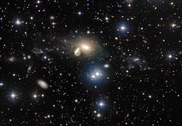 Okol interagujc galaxie NGC 5291