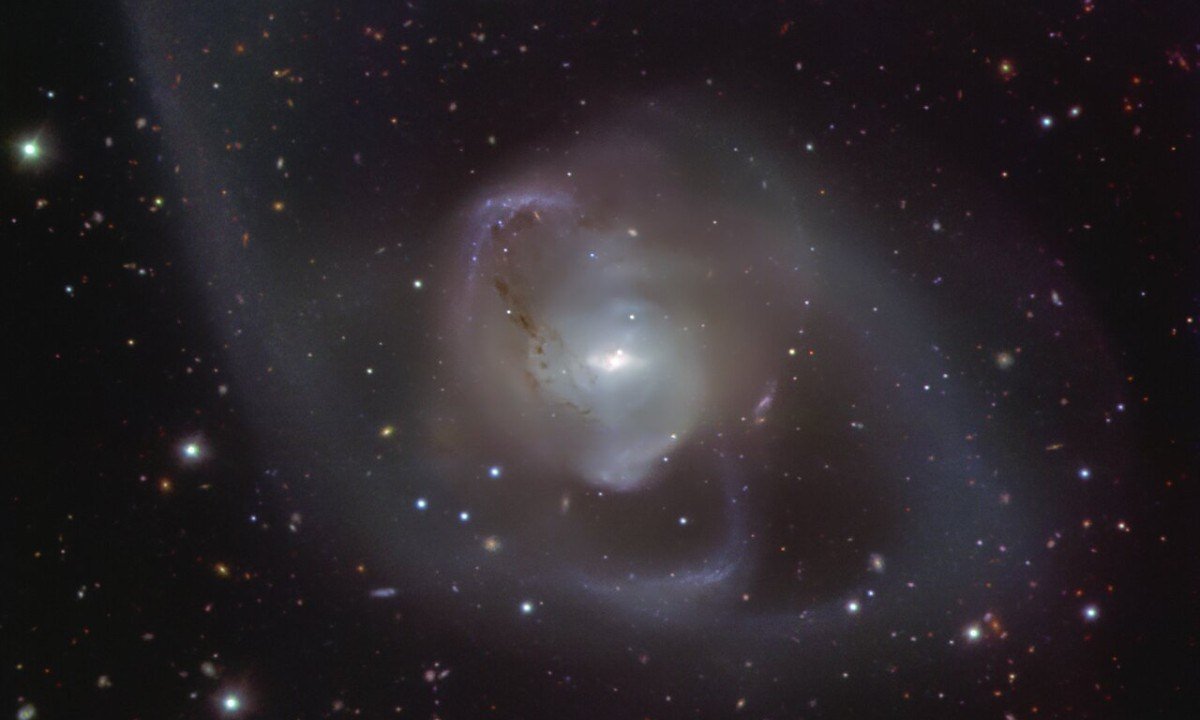NGC 7727: Galaktick tanec pohledem dalekohledu VLT