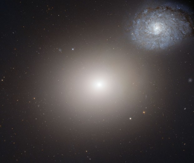 Dvojice galaxi Arp 116 z HST