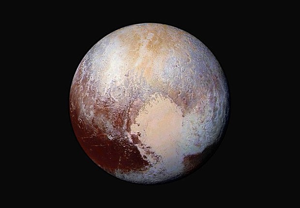 Pluto ve falench barvch