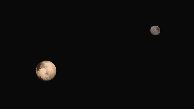 Pluto a Charon z New Horizons