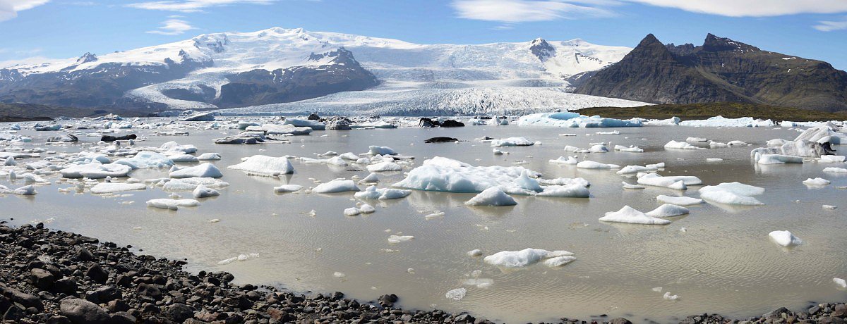 Ledovcov jezero pod nejvy horou Islandu Hvannadalshnkur