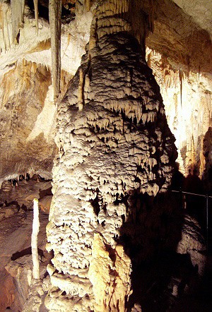 Krpnkov vzdoba v jeskyni Postojn