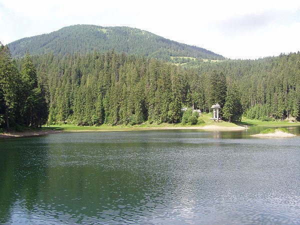 Sinvirsk jezero a hora Kamjanka