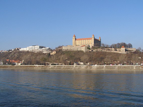 Bratislavsk hrad a Dunaj