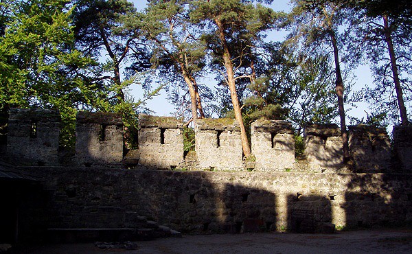 Mohutn hradby Helfenburku