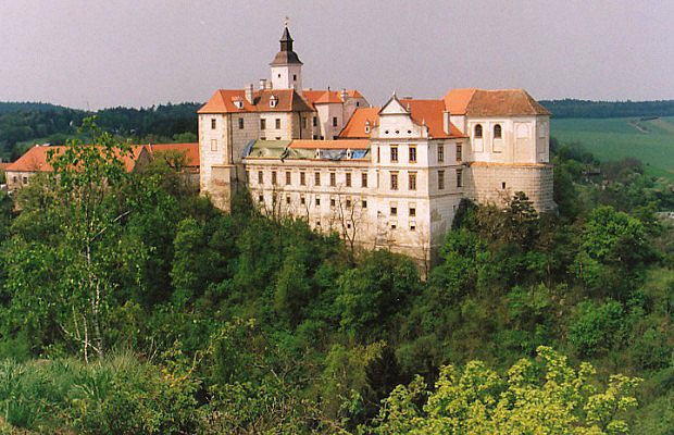 Zmek a hrad Jeviovice