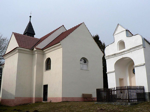 Kladruby, zadn st kaple sv. Trojice a kaplika