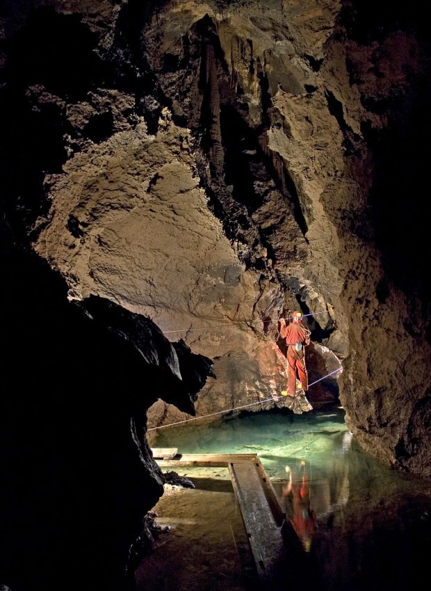 Krsnohorsk jeskyn, Slovensk kras
