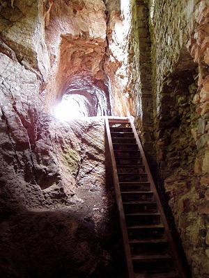 Vstupn tunel do stednho hradu