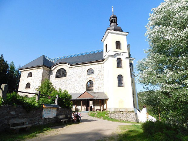 Kostel v Neratov