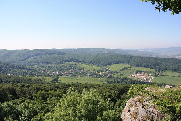 Pohled k jihu na Borinku a vysla Kamzk nad Bratislavou