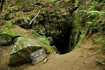 Vstup do jeskyn