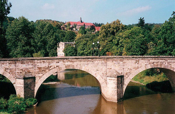 Kamenn most pes Kladskou Nisu v mst Bardo