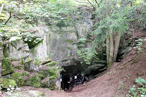 Vchod do jeskyn