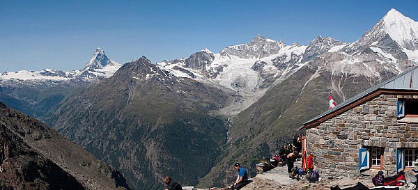 Panorma od chaty, vlevo Matterhorn