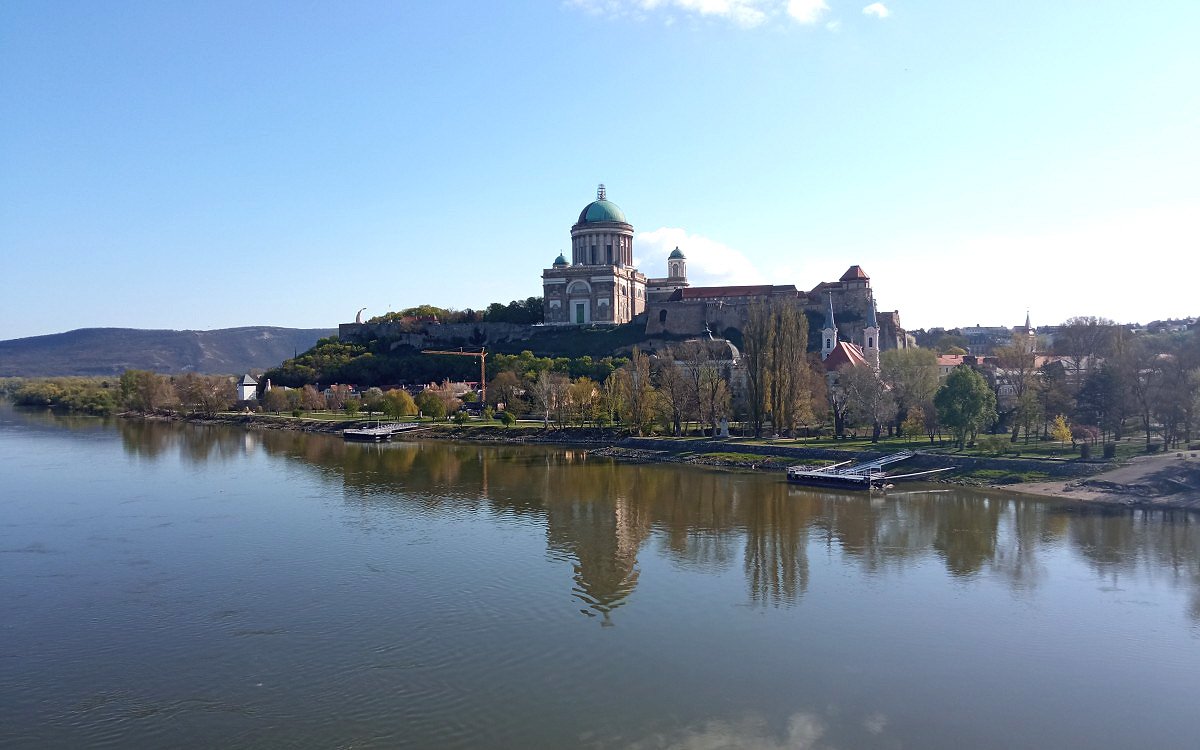 Bazilika z mostu pes Dunaj