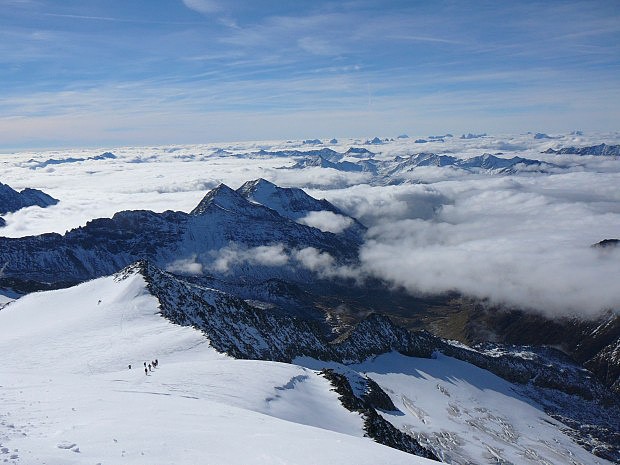 Pohled smr italsk Alpy (s Dolomity)