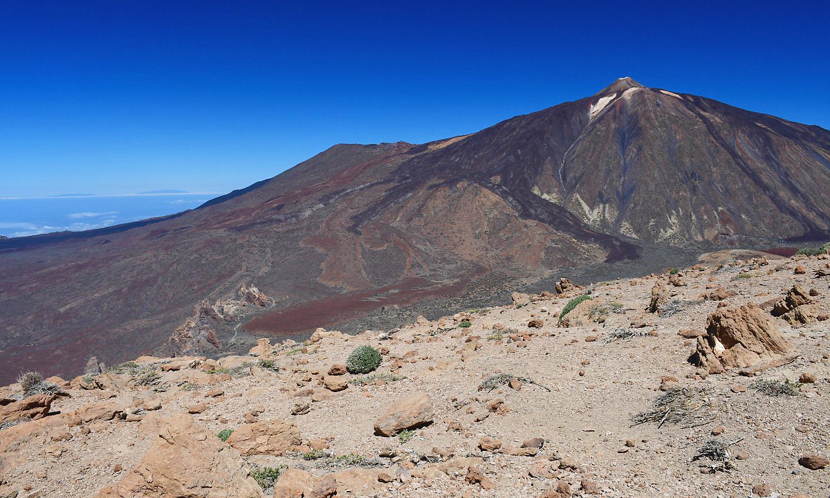 Pico del Teide (3718 m) z vrcholu Guajara (2718 m), v pozad ostrov La Palma