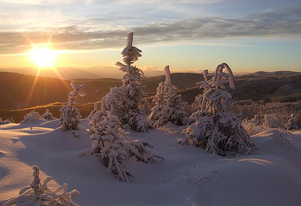Slnko sa uber za Volovsk vrchy
