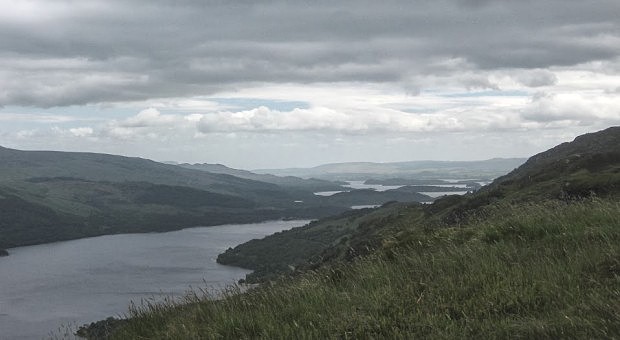 Trek kolem Loch Lomond, skotsk hory