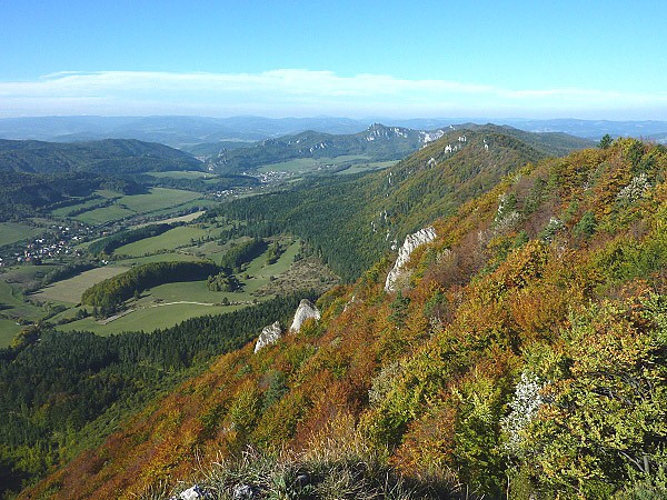 Úchvatné panorama Súlovských skal od Žibridu, v pozadí Javorníky