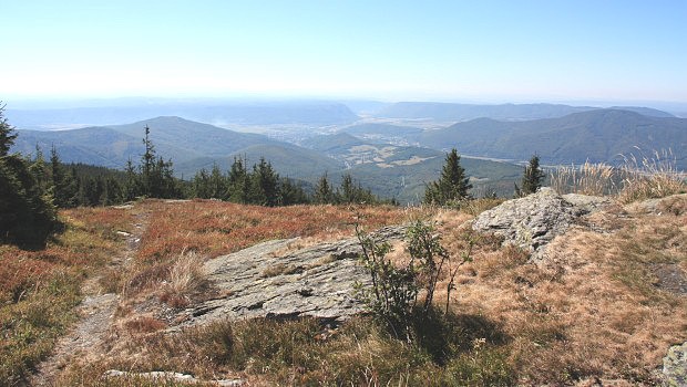 Pohled k jihu na Silickou a Pleiveckou planinu