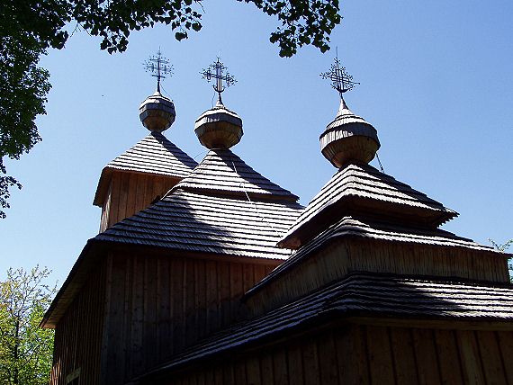 Další z dřevěných kostelíků