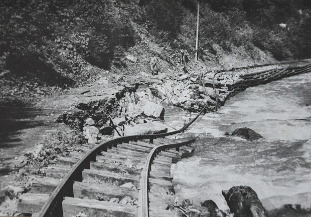 Poškození LŽ nad Tarnyčynem v údolí Turbatu 1999