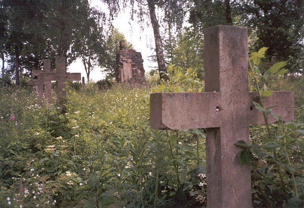 Jeden z vojenských cintorínov v Medzilaborciach