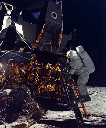 Výstup na povrch Měsíce, Apollo 12