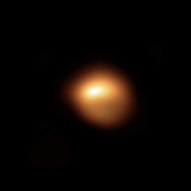 Betelgeuse pohledem SPHERE (prosinec 2019)