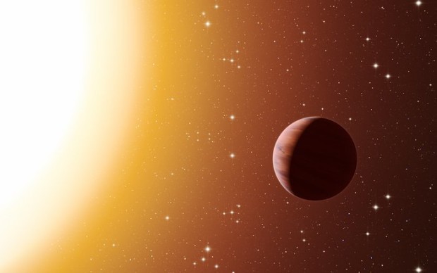 Představa planety typu horký Jupiter v otevřené hvězdokupě M 67