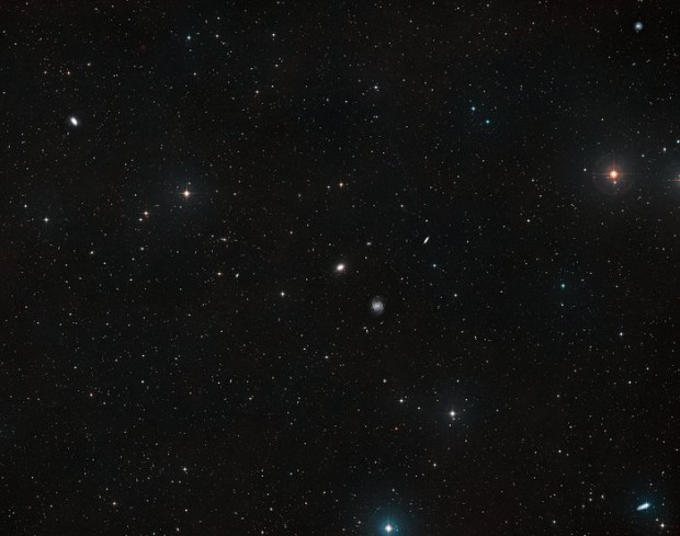Okolí galaxie NGC 1052-DF2