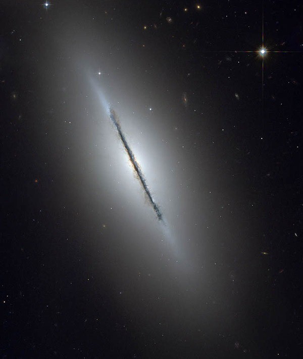 Galaxie NGC 5866