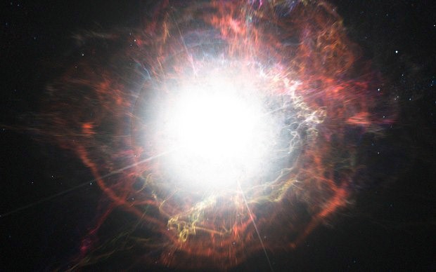 Pedstava vzniku prachu v okol supernovy