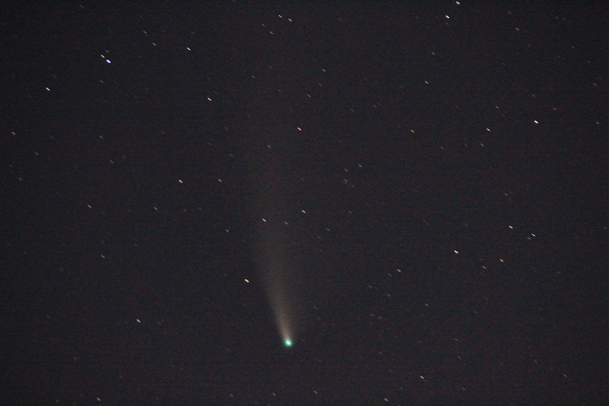 Kometa C/2020 F3 (NEOWISE) s ohonem