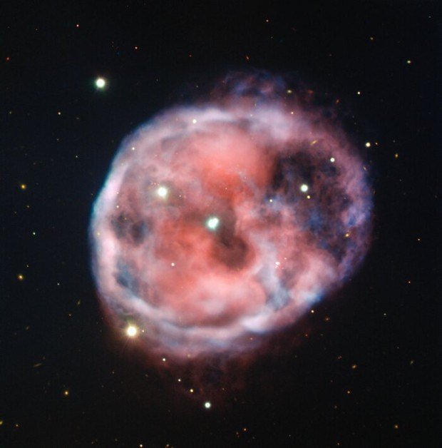 Mlhovina Lebka na novém snímku z dalekohledu ESO/VLT