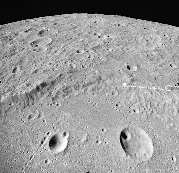 Kráter Mendělejev z Apolla 16