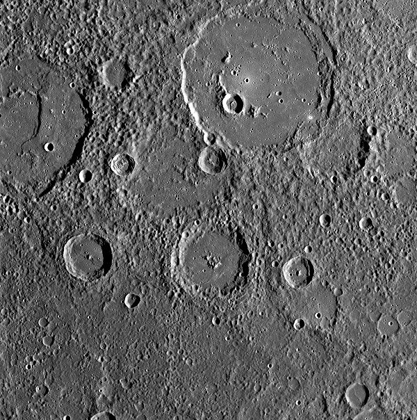 Krátery a zase jen krátery