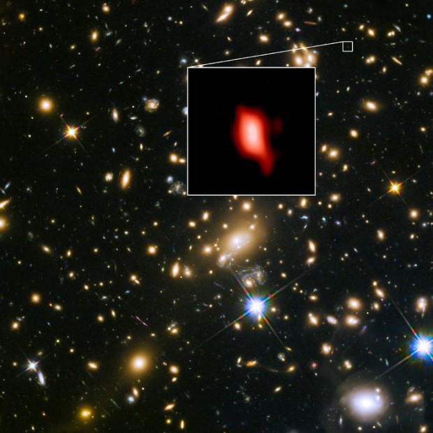 Kupa galaxi MACS J1149.5+2223  pohled HST a ALMA