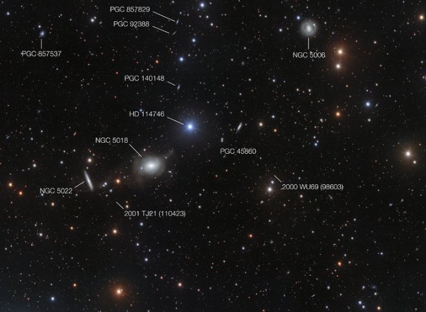 Anotovan pohled na oblohu kolem NGC 5018