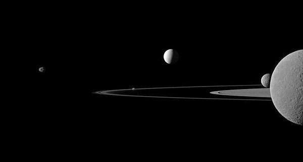 Kvarteto měsíců u Saturnu - Pandora, Enceladus, Rhea a Mimas