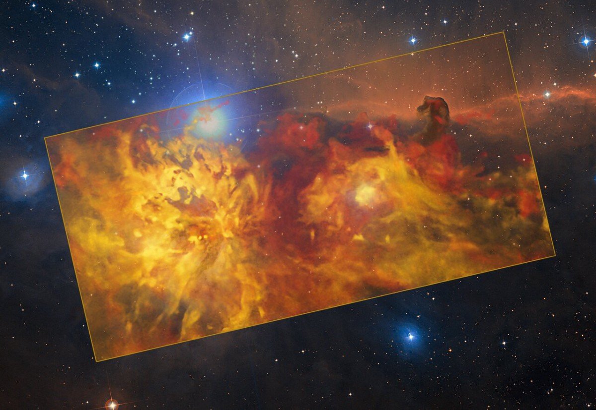 Oblast mlhoviny Plamínek pohledem teleskopu APEX a na snímku z přehlídky DSS2