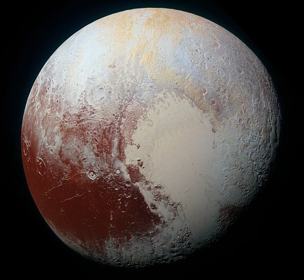 Trpasličí planeta Pluto v plné kráse
