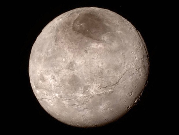 Povrch planetky Pluto z New Horizons