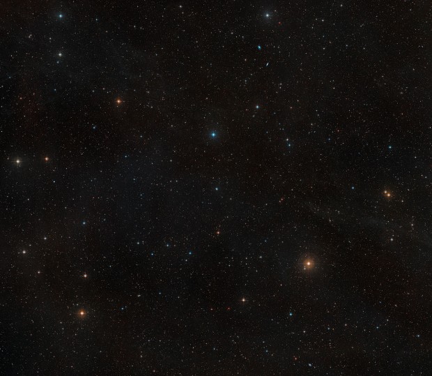 irokohl pohled na oblohu kolem hvzdy AU Microscopii