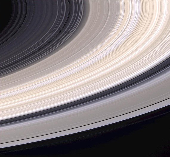 Detail prstenců Saturnu