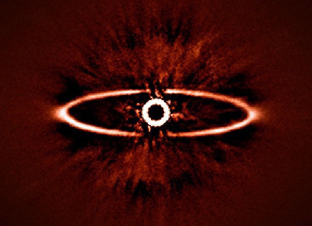 Prstenec prachu kolem hvzdy HR 4796A
