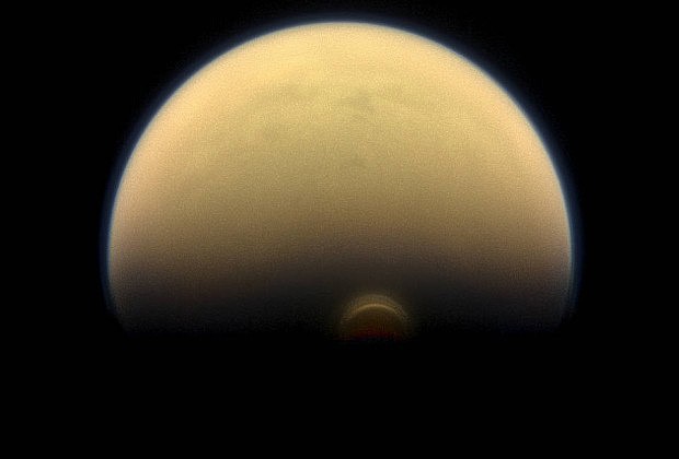 Monstrózní mrak nad jižním pólem Titanu